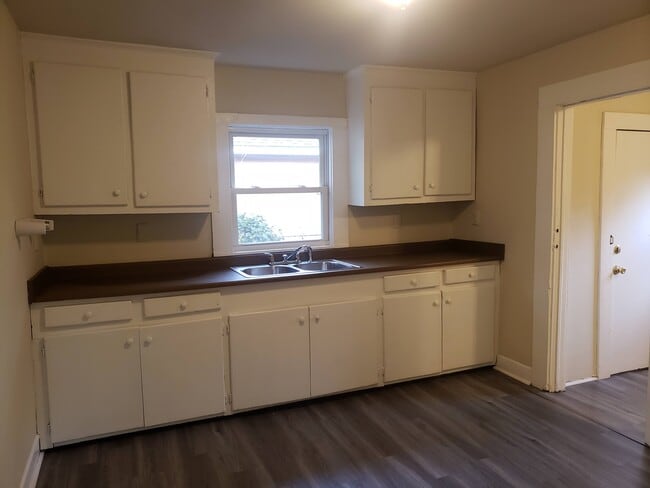 43 Doe St, Greenville, SC 29611 - photo 2