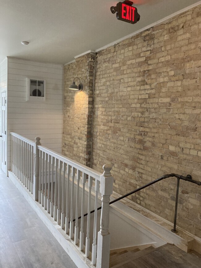 421 E Main St unit B, Stoughton, WI 53589 - photo 5