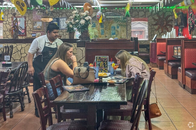 Enjoy the tantalizing aroma of sizzling fajitas while dining at 10 de Mayo in Safe Sommerset.