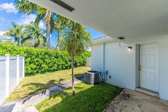 715 NE 92nd St unit 2, Miami Shores, FL 33138 - photo 3