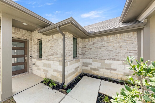 1621 Meadow Crest Dr, Aubrey, TX 76227 - photo 2