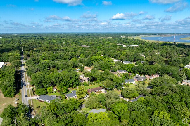 The Sandhurst neighborhood is only 20 minutes north of Charleston, SC.