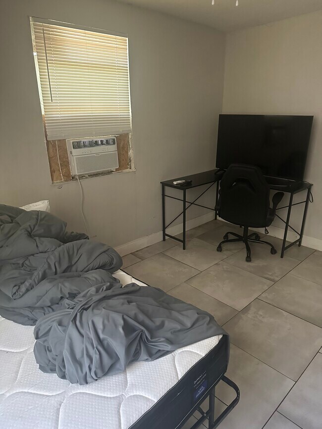 1245 W 30th St unit 4, Jacksonville, FL 32209 - photo 3