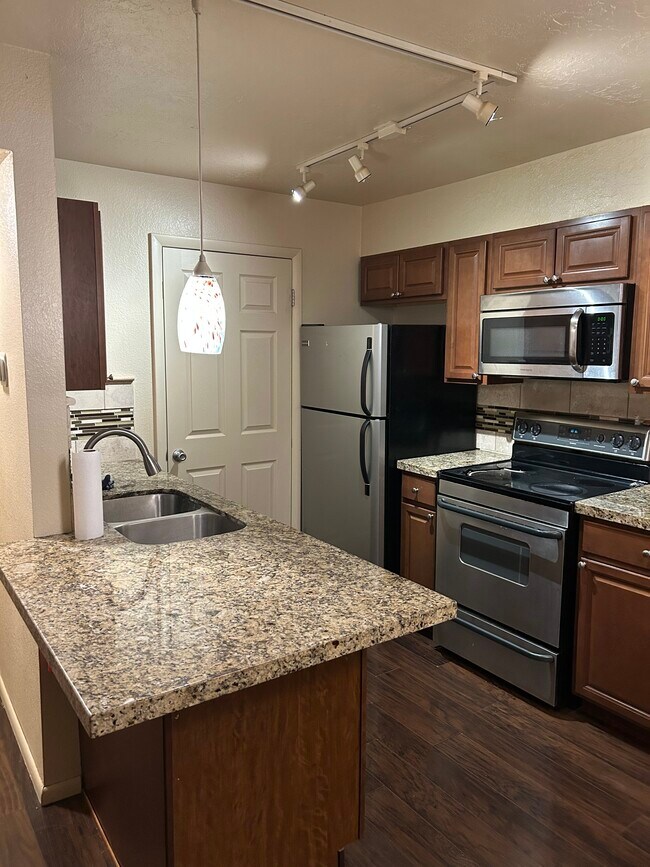 1221 E Waterside Cove unit 33, Midvale, UT 84047 - photo 4