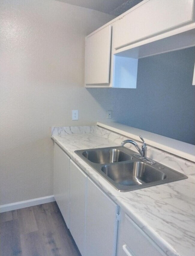 Arrow Apartments, Fontana, CA 92335 - photo 3