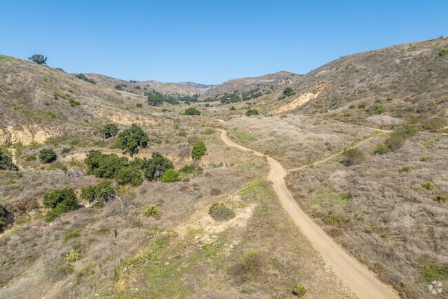 There are many trails in the nearby Ventura Hills.