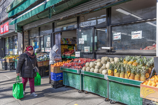 Find great fresh fruits at the Viva Ranch Fruit Market in Downtown New Rochelle.