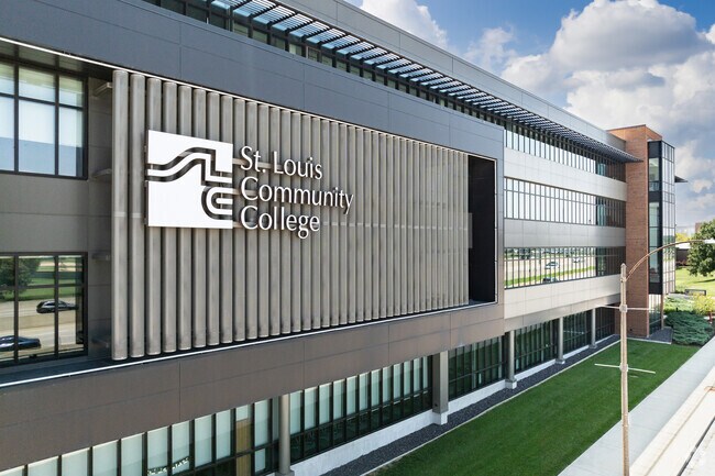 Students living in Hi-Pointe can walk to the St Louis Community College.