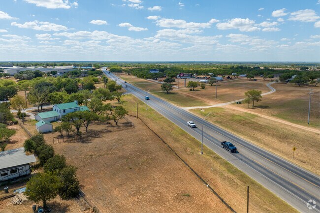 Somerset offers a quick scenic drive to and from San Antonio.
