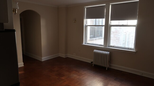 1209 W Sherwin Ave unit 304, Chicago, IL 60626 - photo 4