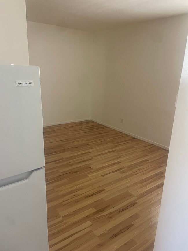 2703 Nelson Ave unit Quiet Studio in Redo, Redondo Beach, CA 90278 - photo 7