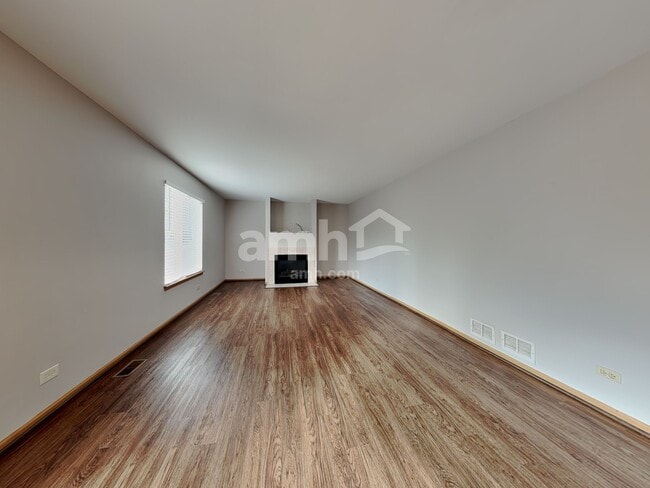 233 E Cobbler Ct, Round Lake Beach, IL 60073 - photo 5