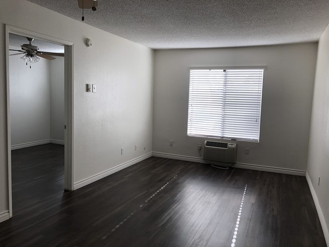 Canyon Breeze, San Diego, CA 92103 - photo 2