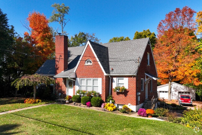 Classic homes line the neighborhoods of Cold Spring.
