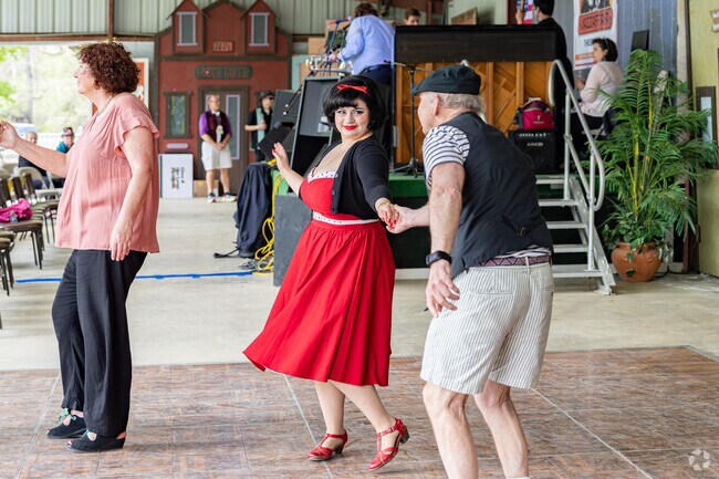 Come to the annual Jazzaffair near Exeter to learn how to swing dance.