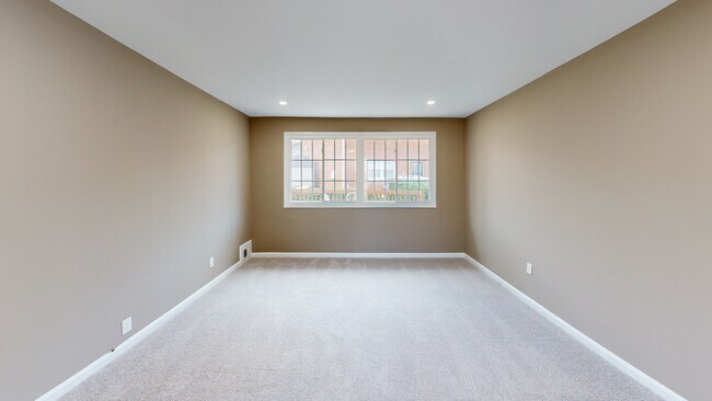 1304 Ray Rd, Hyattsville, MD 20782 - photo 2