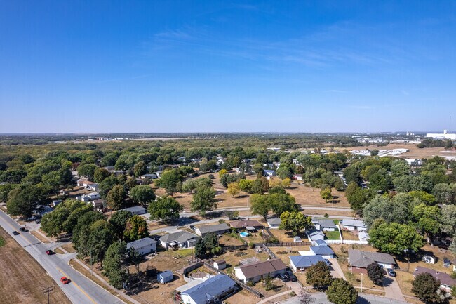 Salt Valley View is a tranquil neighborhood situated just 5 miles south of Downtown Lincoln.