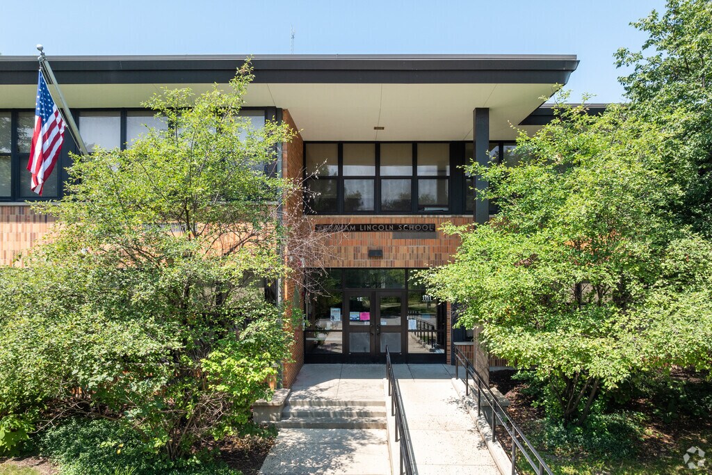 Abraham Lincoln Elementary School has an overall Niche grade of A minus.