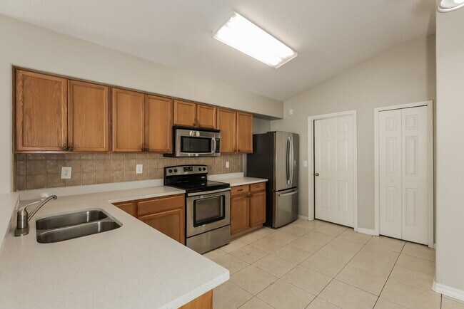 12006 Butler Woods Cir, Riverview, FL 33579 - photo 7