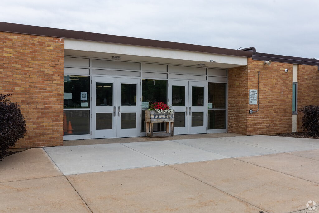 Pullman Elementary School provides education to the little residents of 
St. Paul Park