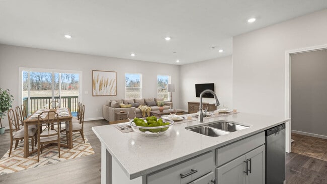 206 Lightfoot Ct, New Carlisle, OH 45344 - photo 6