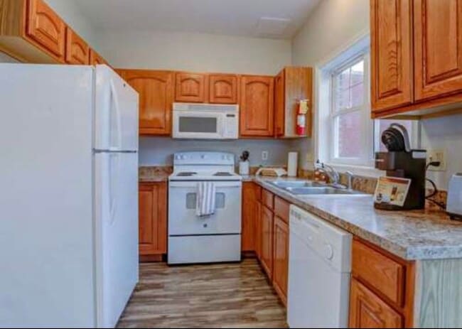 14 S Poplar St unit C, Oxford, OH 45056 - photo 4