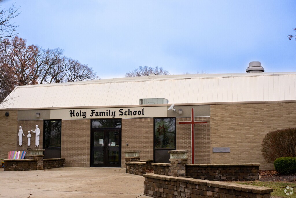 Holy Family Elementary School serves students in the Lasalle County community.