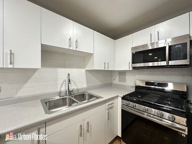 6967 N Sheridan Rd unit M03H, Chicago, IL 60626 - photo 5