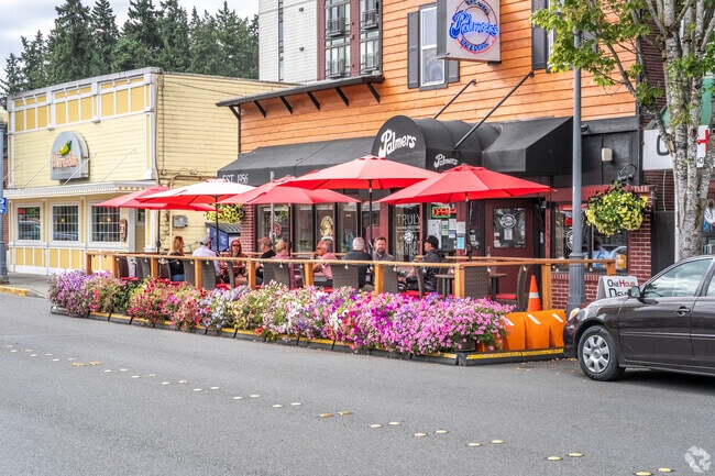 Diners enjoy outdoor seating at a local restaurant in Downtown Redmond near English Hill.