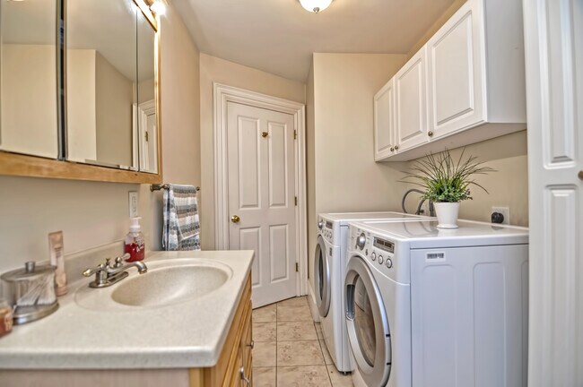 40 Avon St unit 2, Wakefield, MA 01880 - photo 7