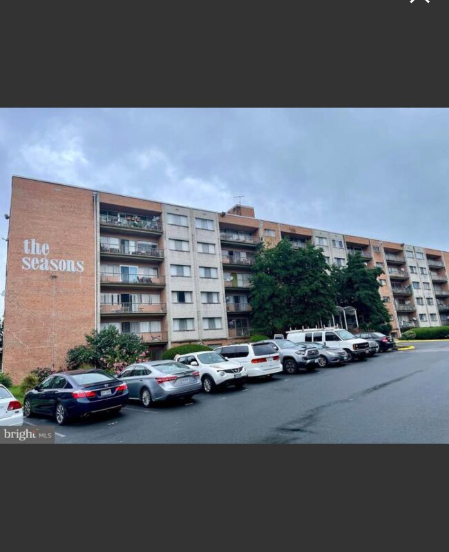 5851 Quantrell Ave Unit 412, Alexandria, VA 22312