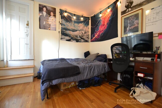 132 Pleasant St unit 3, Brookline, MA 02446 - photo 5