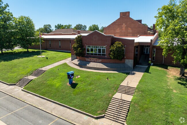 The student population of Clark Elementary School is 597 and the school serves K-5.