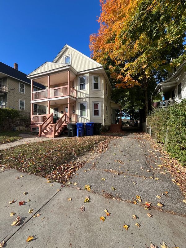 40 James St, Torrington, CT 06790