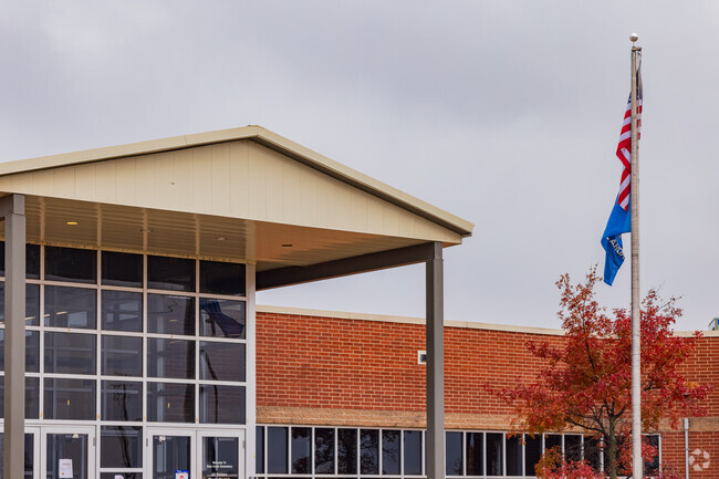 The main entrance of Deer Creek Elementary School is covered with many glasses.