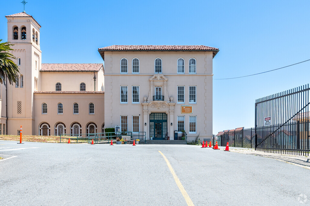 The front of Golden Bridges School in San Francisco