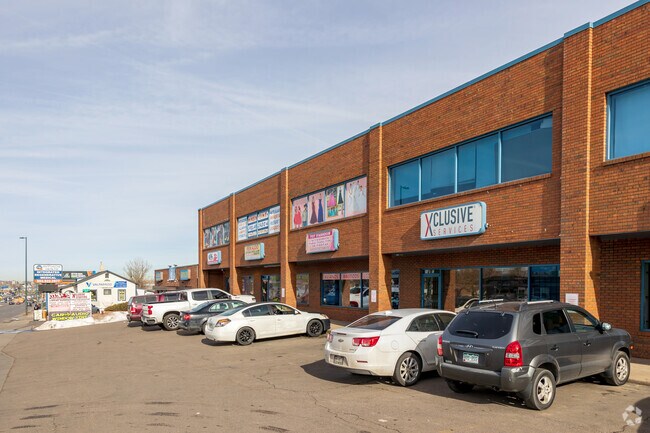 Neighborhood businesses are a common sight in Valverde and are always easily accessed.