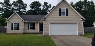 3706 Pioneer Dr, Hope Mills, NC 28348