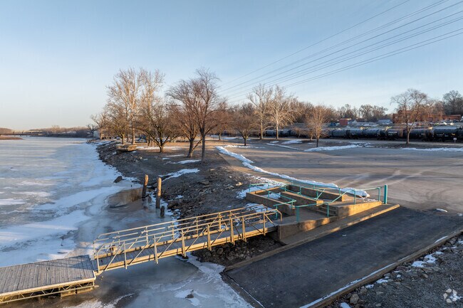The entire eastern shore of Quincy is lined with parks for recreation like bird watching.