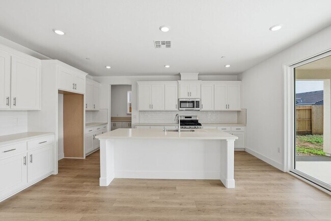 8380 Kyler Rd, Elk Grove, CA 95757 - photo 2