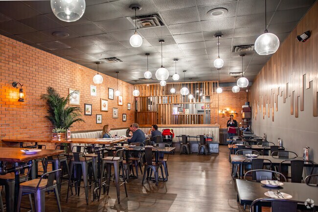 Thai Meric Eatery & Bar is a relatively new addition to the dining options of Frederick Heights/Overlook.