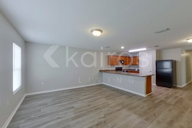 315 NE 25th Terrace, Cape Coral, FL 33909 - photo 2