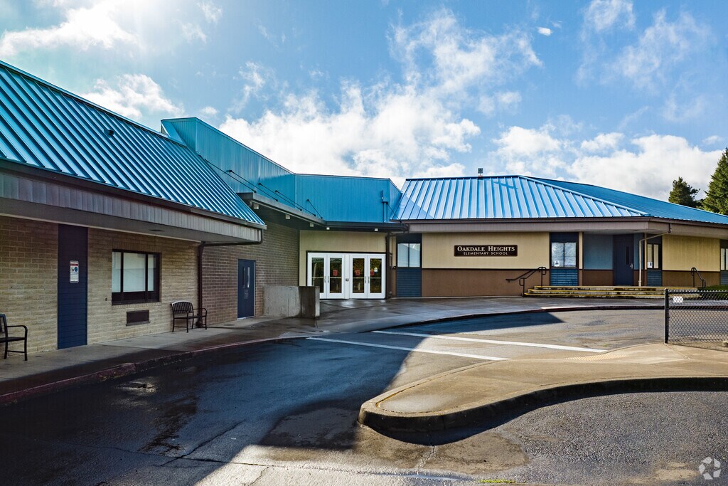 Oakdale Heights Elementary School on SW Maple St. welcomes students from Dallas neighborhoods.