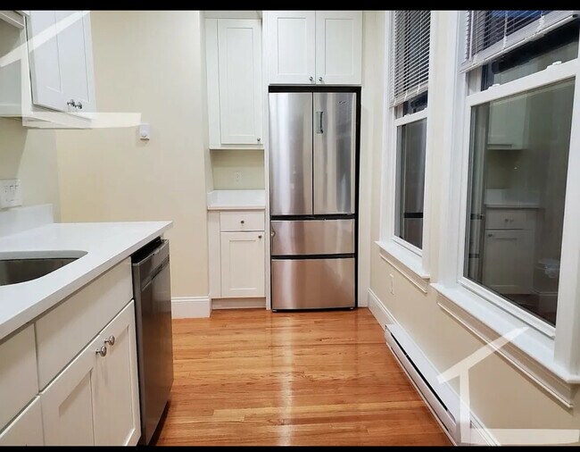 31 Harris St unit 2, Brookline, MA 02446 - photo 6