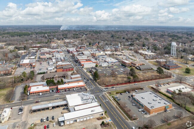 Oxford is an intimate, welcoming and friendly city with roughly 8,500 residents.