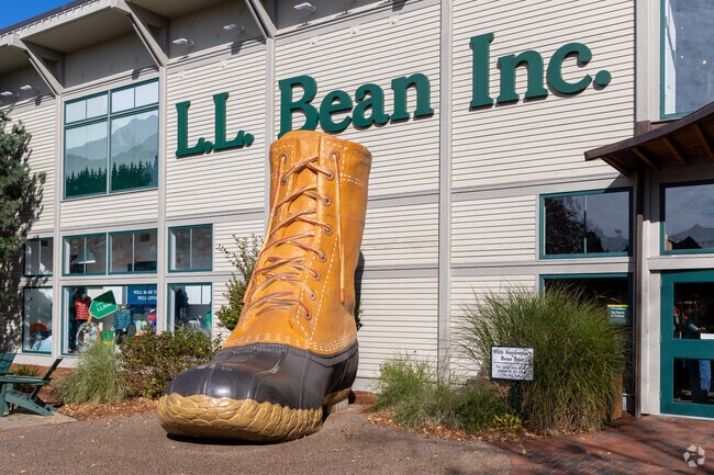 L.L.Bean’s downtown flagship draws shoppers and hosts community classes.