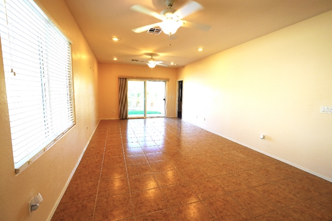 2558 Divine Sky Dr, Henderson, NV 89044 - photo 3