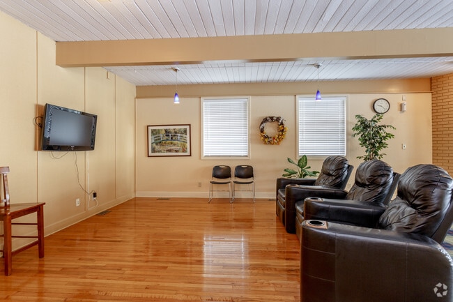 University Heights Apartments, Topeka, KS 66604 - photo 4