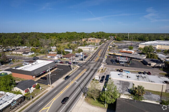 The busy Lem Turner Road