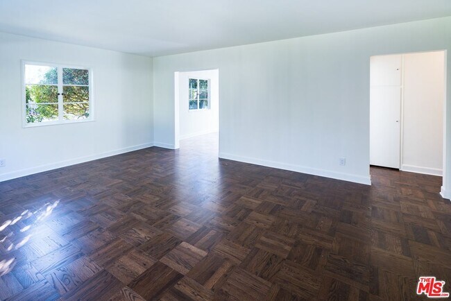 5420 Village Green, Los Angeles, CA 90016 - photo 6